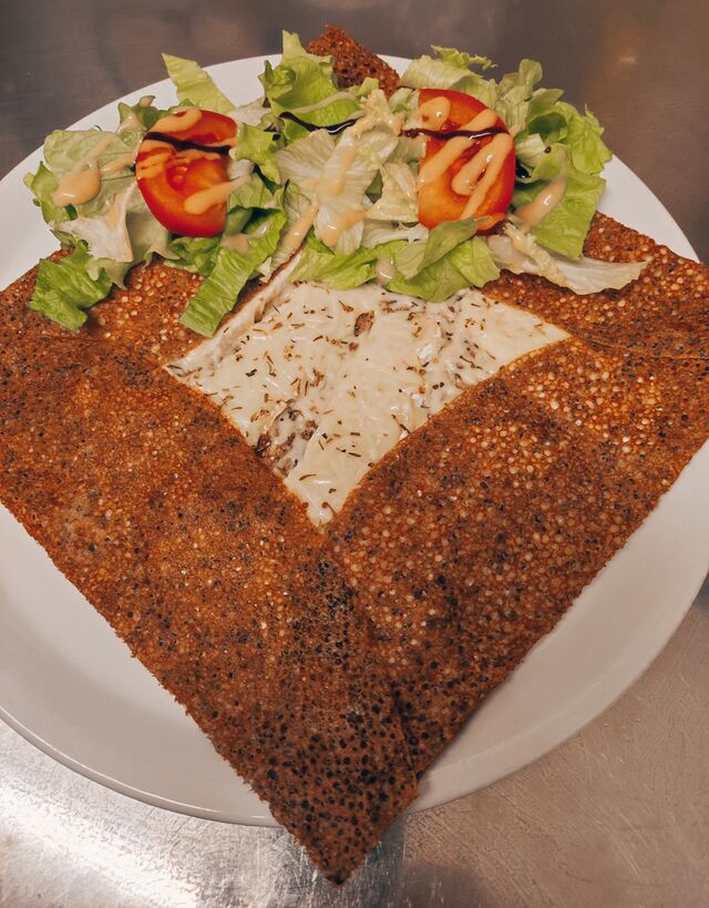 NORMANDE : camembert, emmental, herbes de provence, salade ( sur place et à emporté)