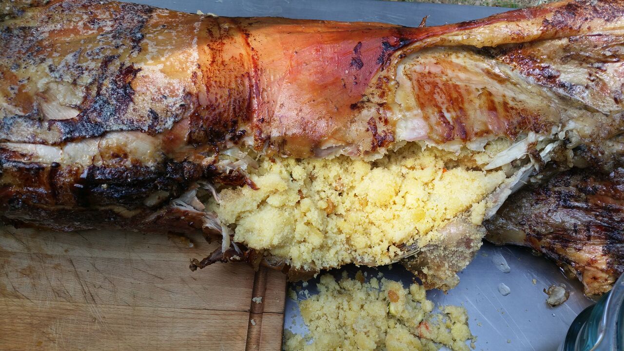Méchoui d'agneau farci à la semoule parfumée