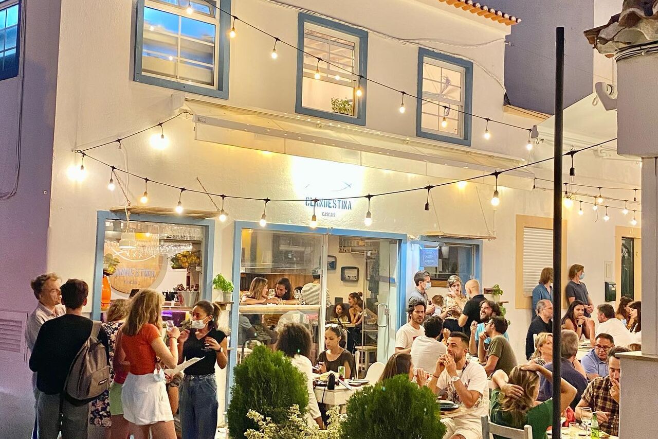 Uma rua, dois restaurantes