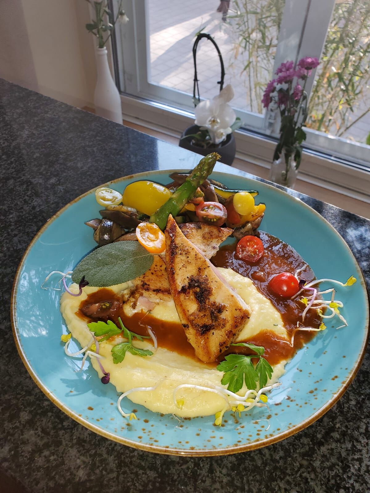 Cordon Bleu auf Kapü und Ratatouille Gemüse