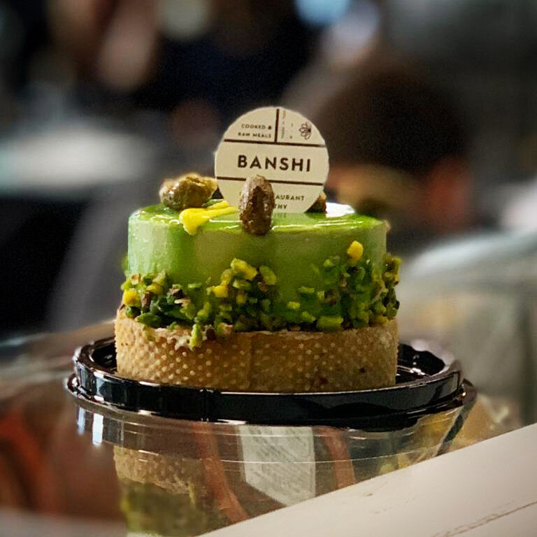 Dolce al pistacchio e frutto della passione 