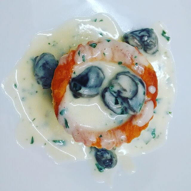 Feuilleté d'Escargots / Crème d'Ail