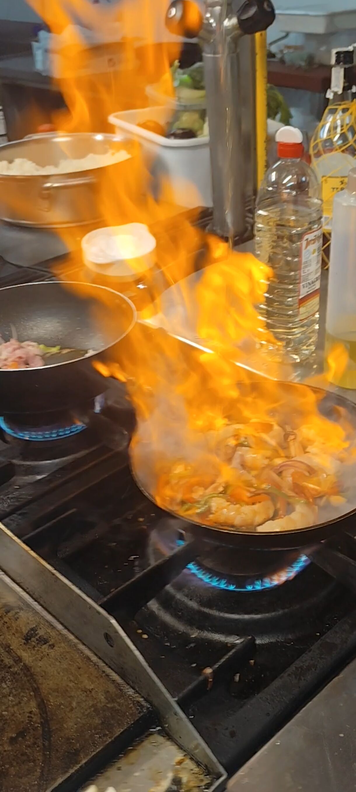 Gambas flambeados en ron cubano