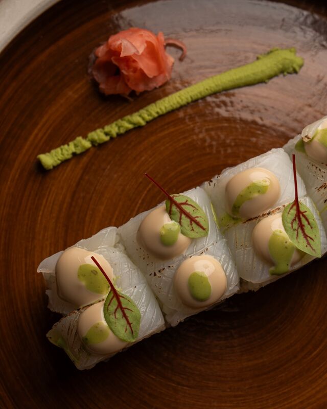 Eleganza tradizionale e creatività contemporanea si fondono per dar vita a piatti dagli abbinamenti audaci e sapori sorprendenti