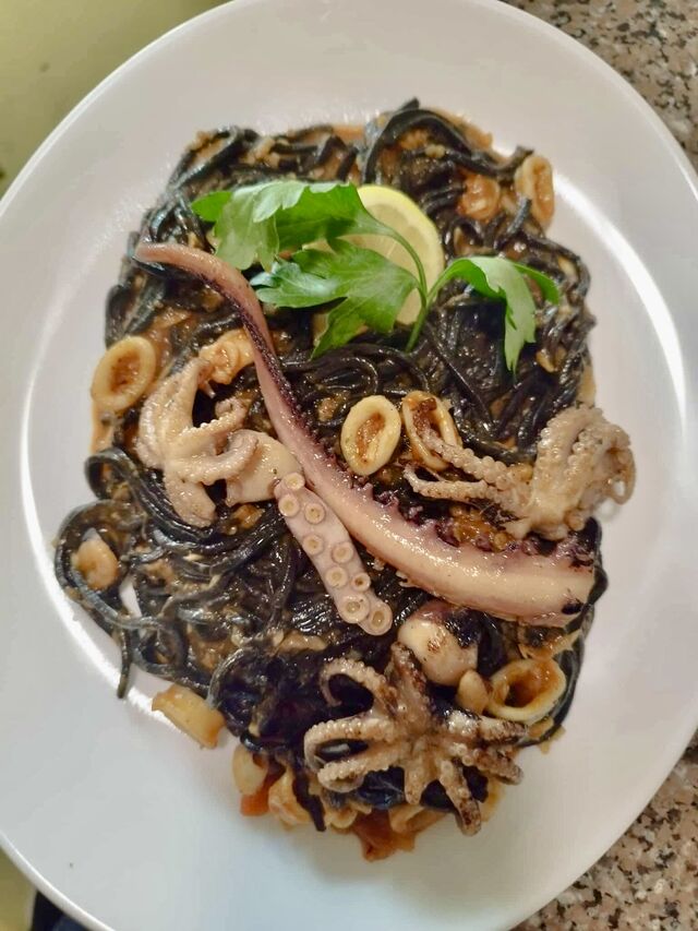Polipos tintahalas spagetti