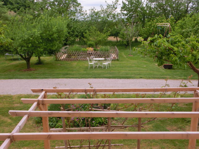 Grand jardin fleuri - repos et détente assurée