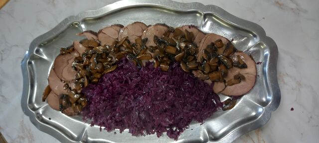 Chevreuil à l'Hermitage
accompagner de choux rouge et champignon de paris