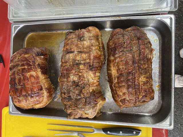 L'excellence de nos viandes.
Jambon de porcelet et rôtis de porc.