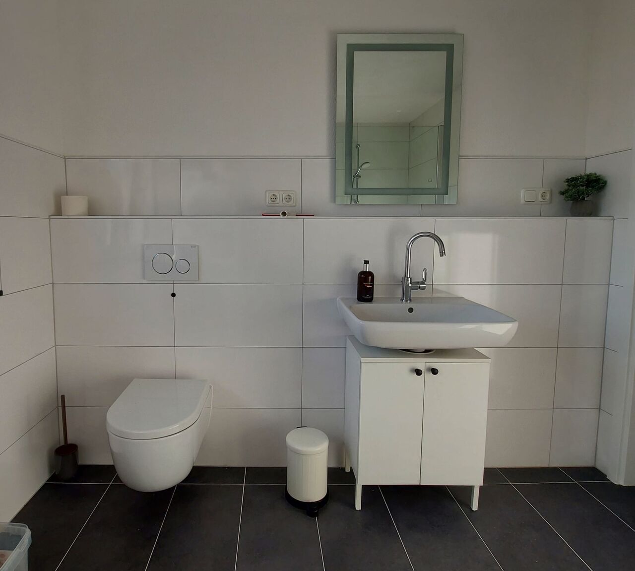 Bad/WC für gemeinsame Nutzung von 2 Zimmern