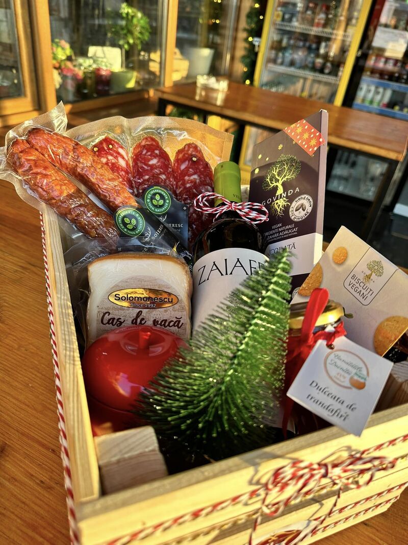 Coșul de Crăciun cu bunătăți Băcănia €vei