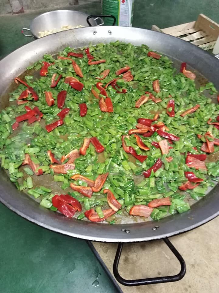 Réalisation d'une paella de 120 personnes