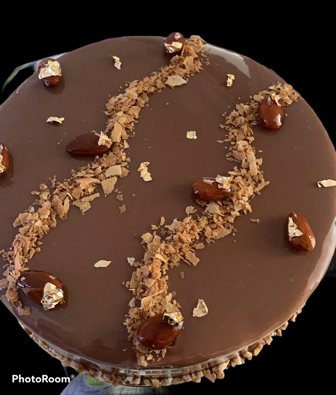 Duo chocs
Biscuit madeleine
Croustillant praliné
Insert crémeux chocolat noir
Mousse chocolat lait
Glaçage miroir lait