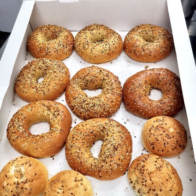 Pain artisanal BAGEL/BURGER fait chaque matin par notre boulanger - LE KLUB Restaurant Burgers Challans.