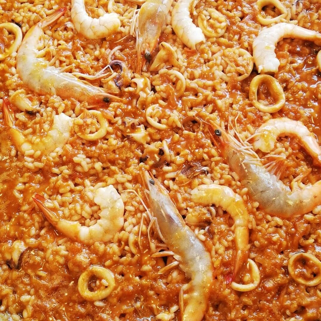 Pídenos por encargo los arroces;
Señioret
Rabo y hongo
Pulpo
Verduritas