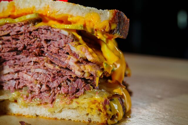 1. Molfzilla Reuben (Pastramă vită)