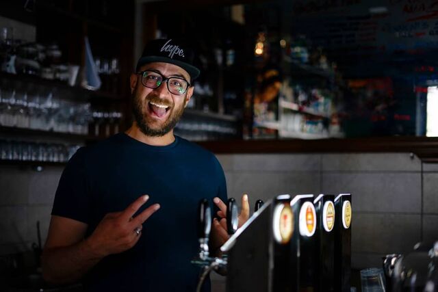 Tutti pronti dietro al bancone! @tonypec90 vi aspetta con i suoi fantastici drink