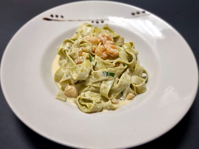 Zeleni rezanci s kozicama