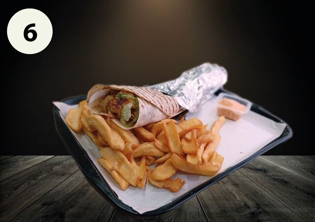 Maxi Galette
2 pains Galette , Viande Kebab , salade, tomate, oignons et une sauce au choix. 