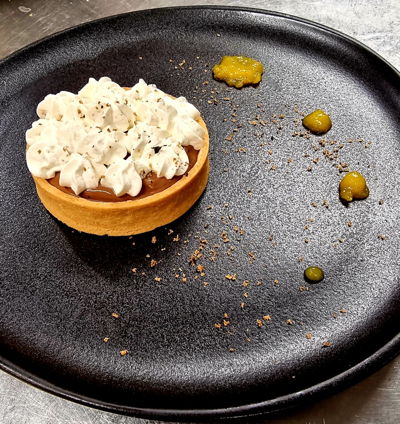 -LE CHOCOLAT
En tarte, gel passion, chantilly Tonka