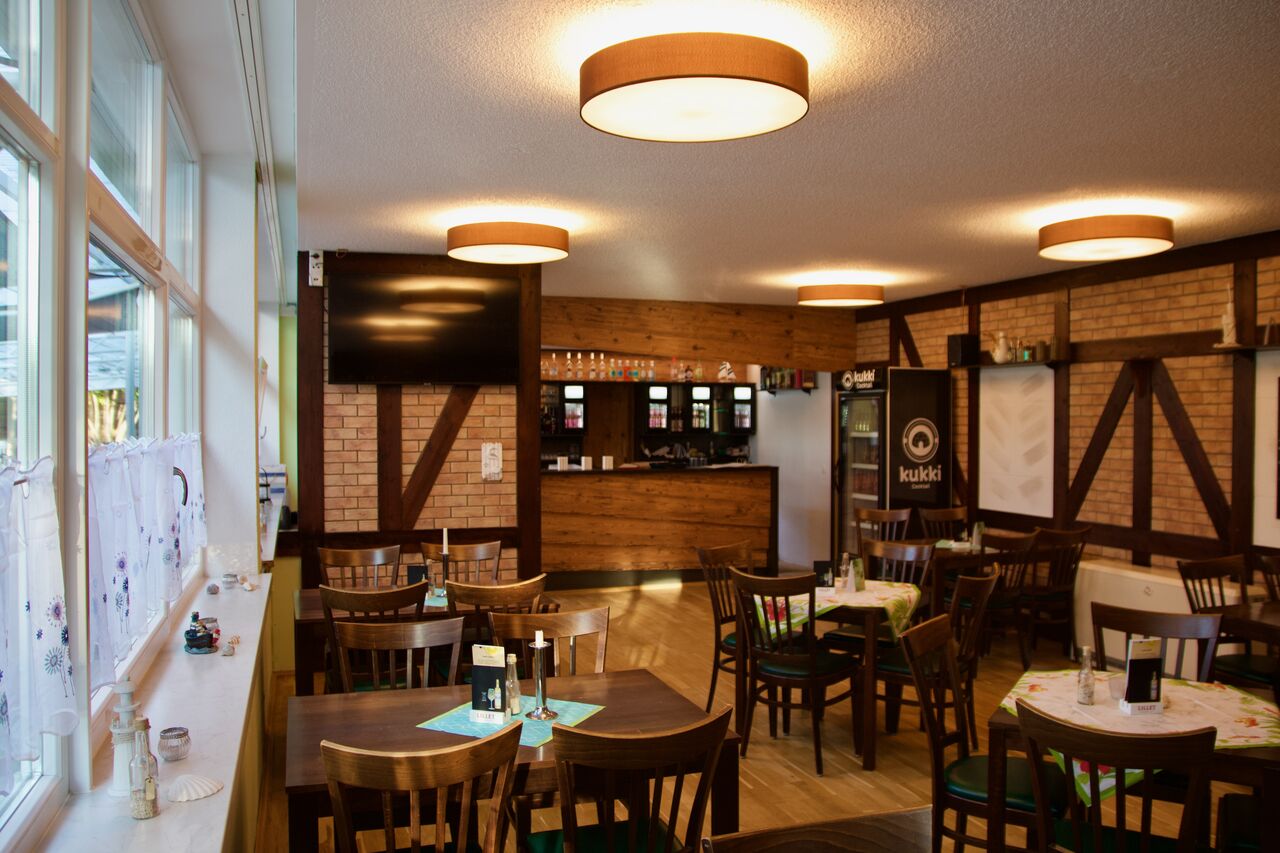 Unser Gastraum mit Blick in Richtung Bar