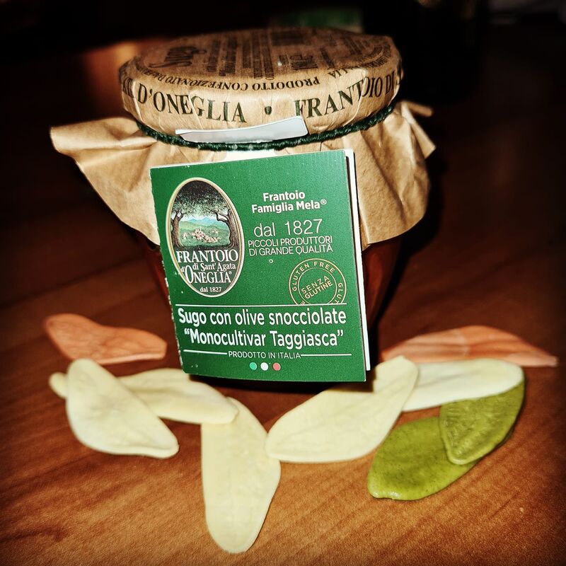 Verkaufsbereich / Unsere Tomatensauce der Firma 