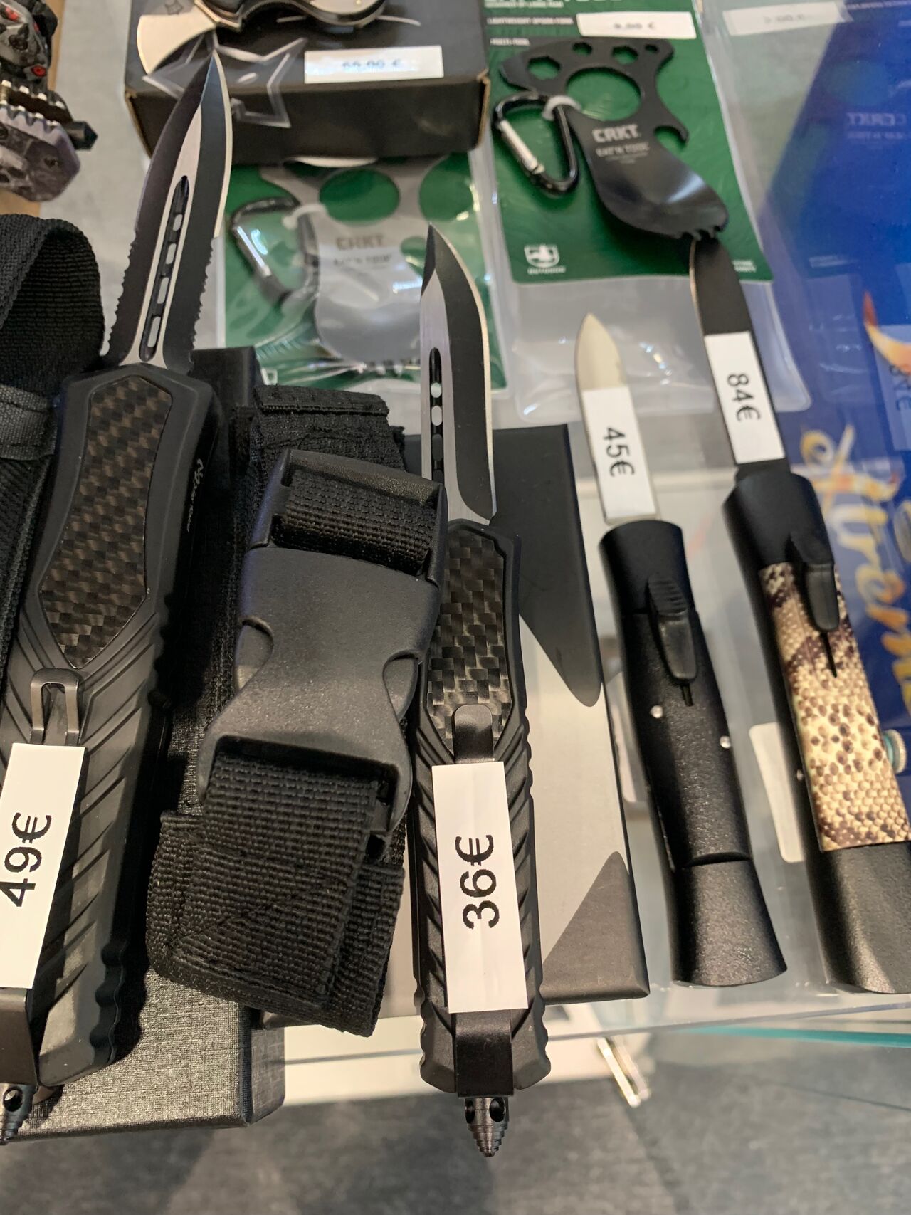 Couteaux automatiques