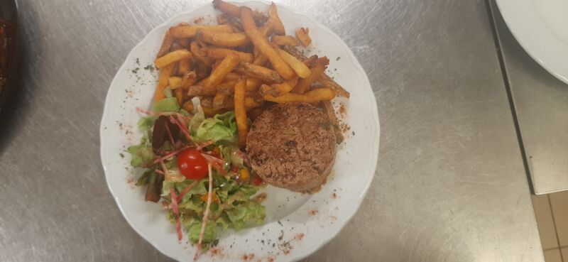 Tartare de canard poêlé. Frites maison 