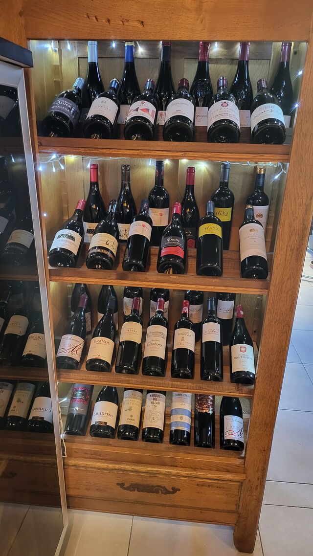 Notre petite cave à vins & d'autres propositions