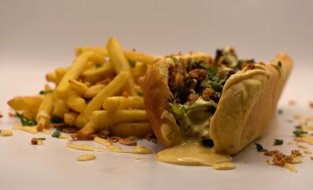 Cosmopolitan Hot-Dog / frites 