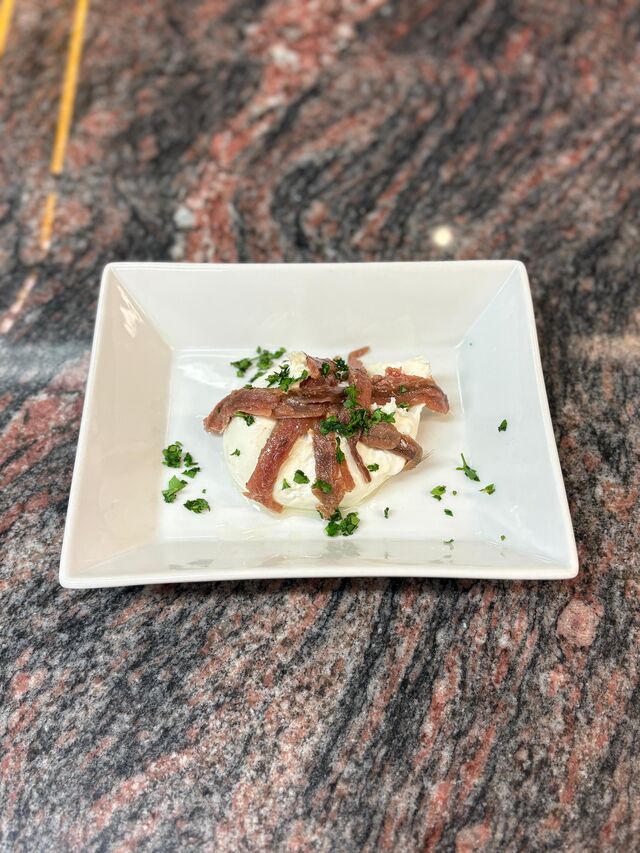 Burrata e acciughe