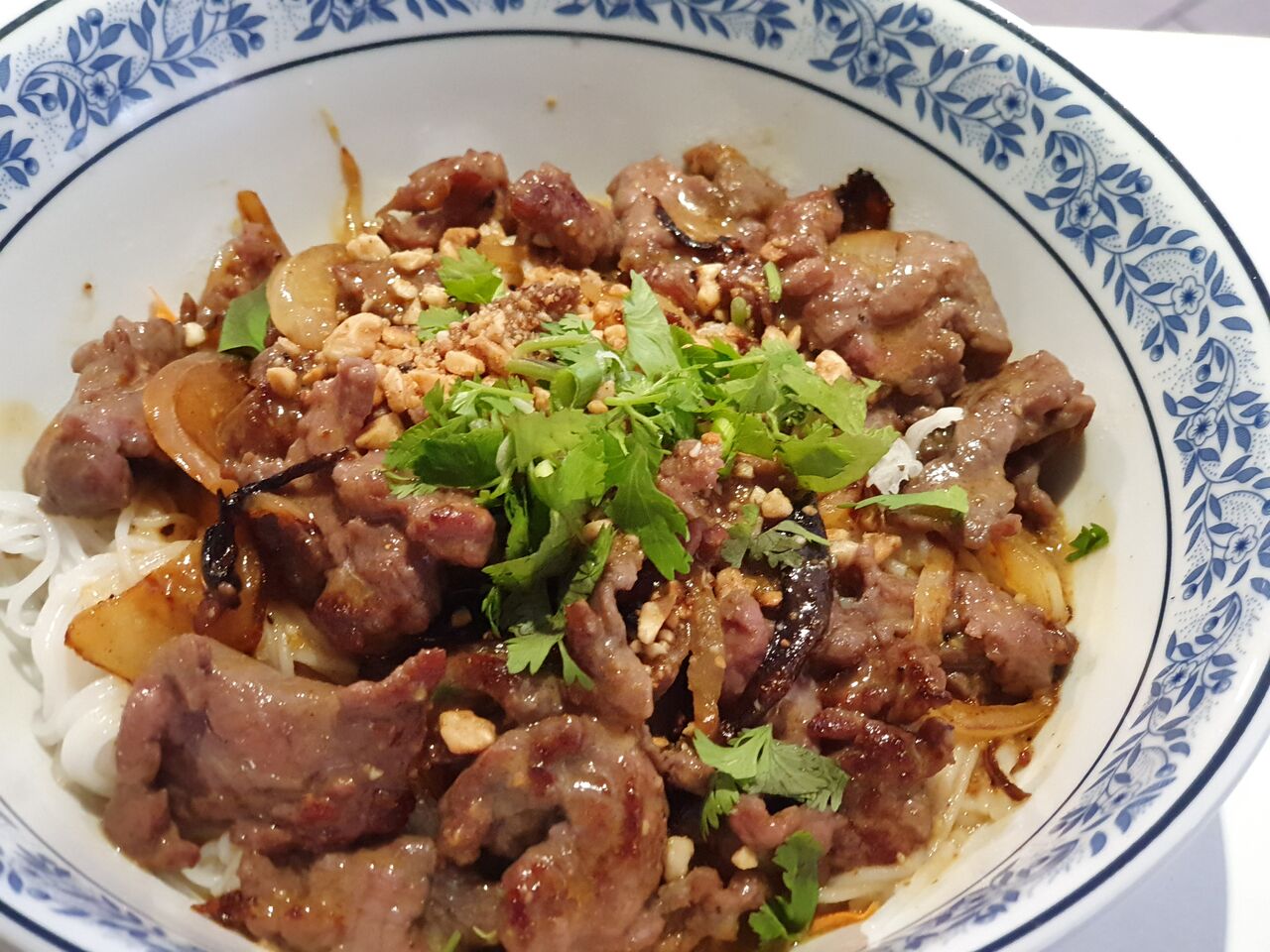 BoBun : Boeuf émincé épices curry crudités nouilles sans gluten 