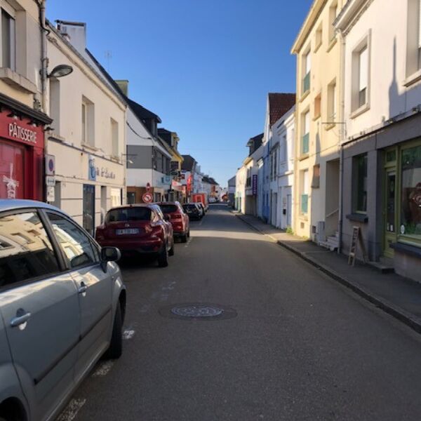 en descendant la grande rue