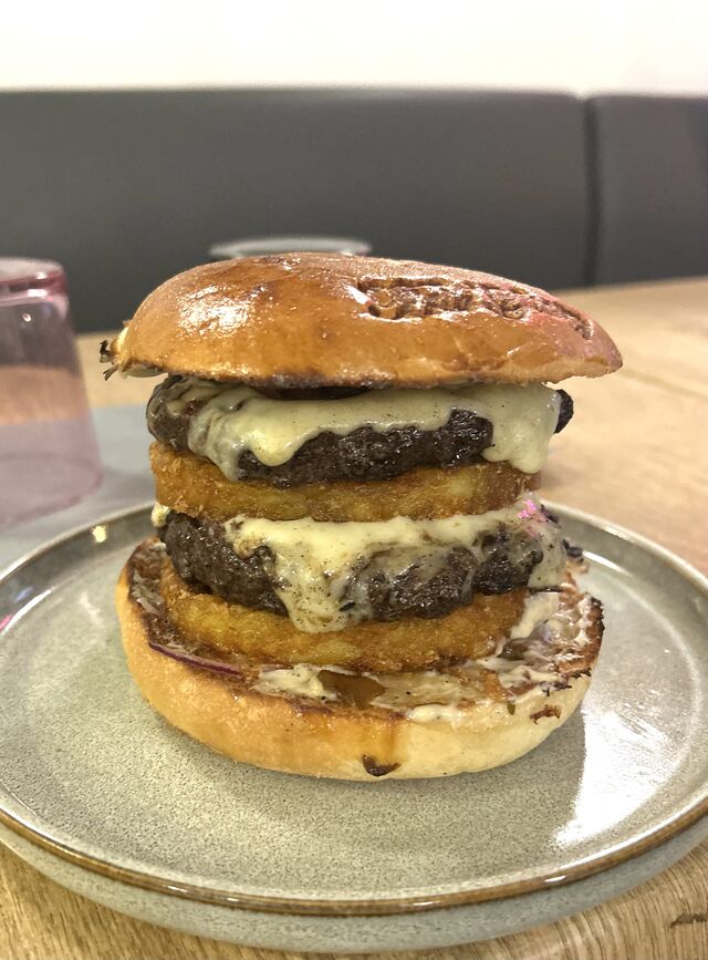 Le Raclette-poivre option tower burger