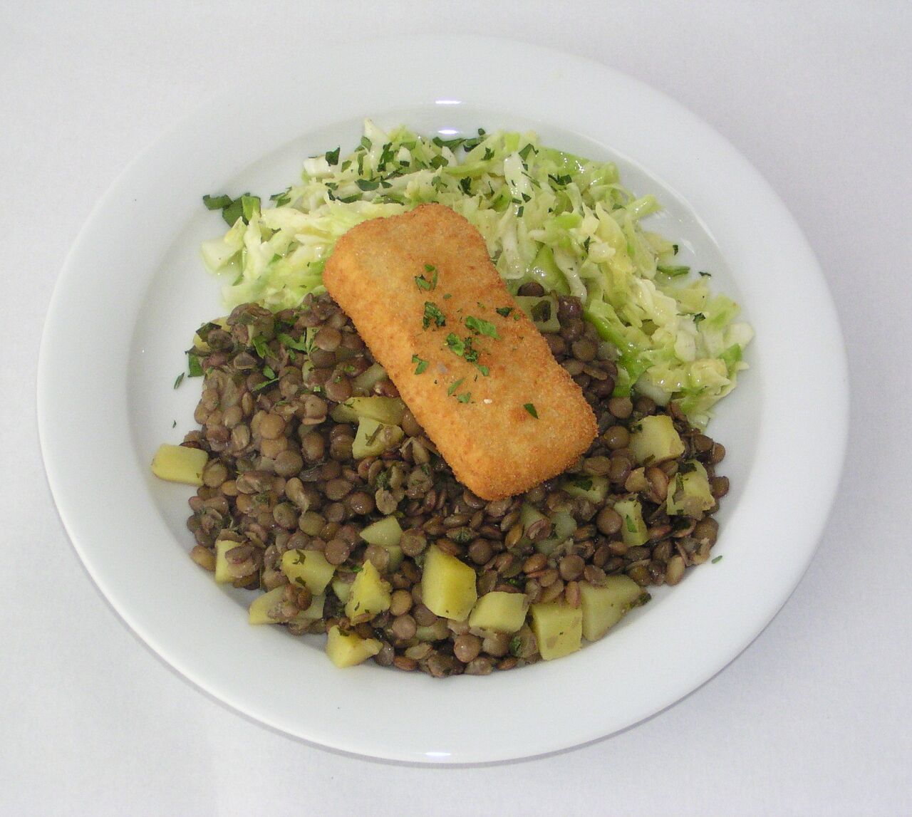 Gebackener Brie mit Linsen, Spitzkohl und Kartoffeln