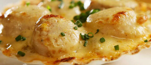 CASSOLETTES DE ST JACQUES
SUR FONDUE DE POIREAUX