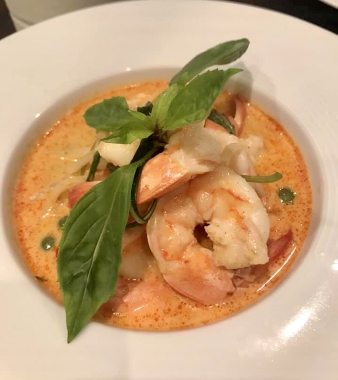 Grosse Crevettes au Curry rouge et lait de coco