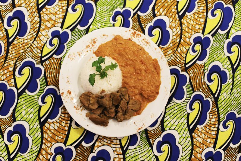 Mafé Bœuf avec sauce arachide et légumes mijotés.