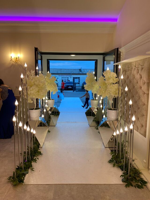 Unser Eingangsbereich hier mit Deko für eine Hochzeit