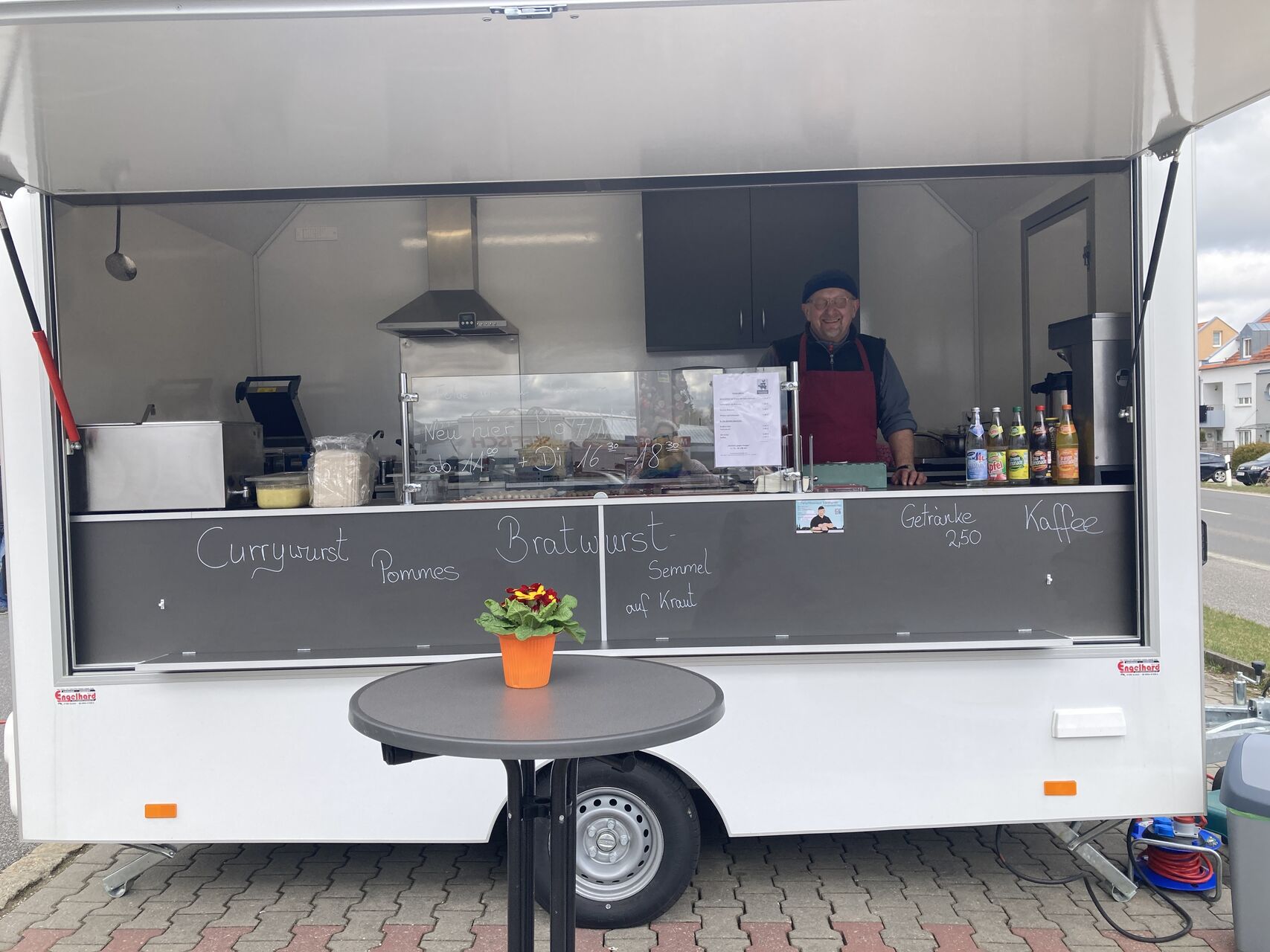 Mein kleiner feiner Grillwagen rollt