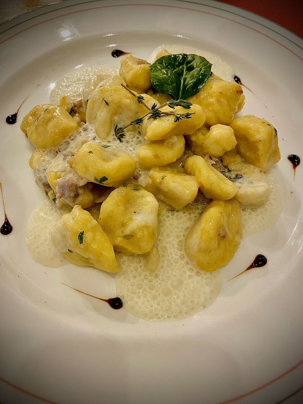 Gnocchi gorgonzola asparago e salsiccia