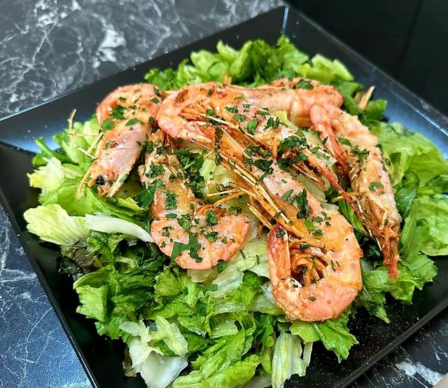 Gambas auf Salat