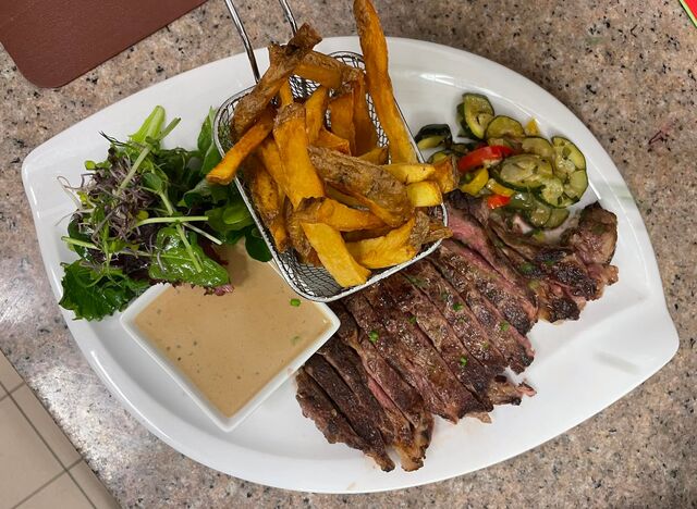 Côte de boeuf maturée sauce poivre frites