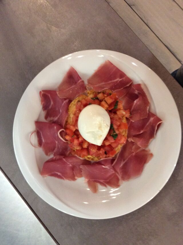 frisella con burrata