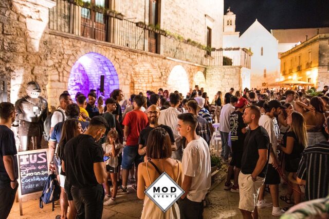 Mercoledì sotto il castello. 