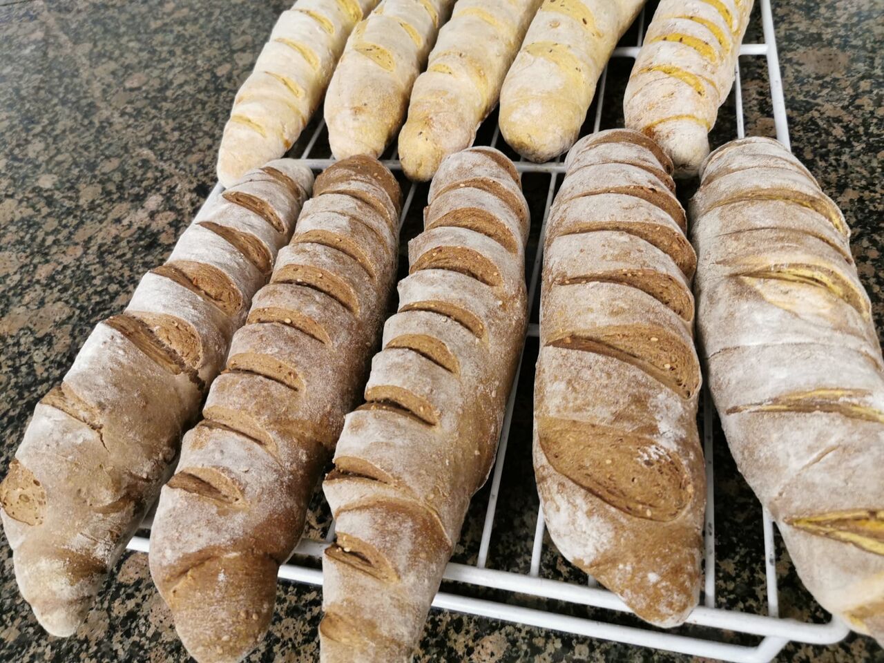Pane cotto al forno ai 7 ceriali e alla curcuma