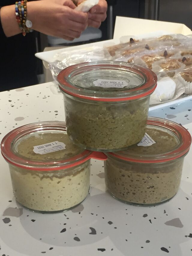 bocal de 100gr de Hommos ou tapenade ou caviar d'aubergines ou poivrons grillés : 3.60€
quatuor 12€