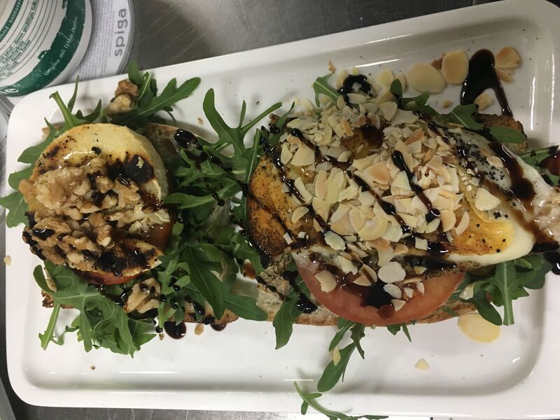 Bruschetta dos quesos