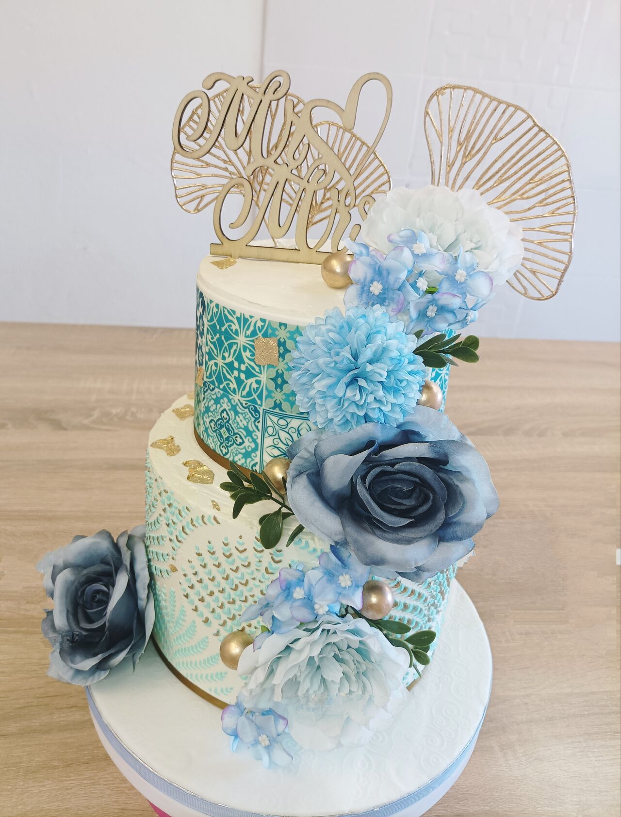 Wedding cake floral bleu 