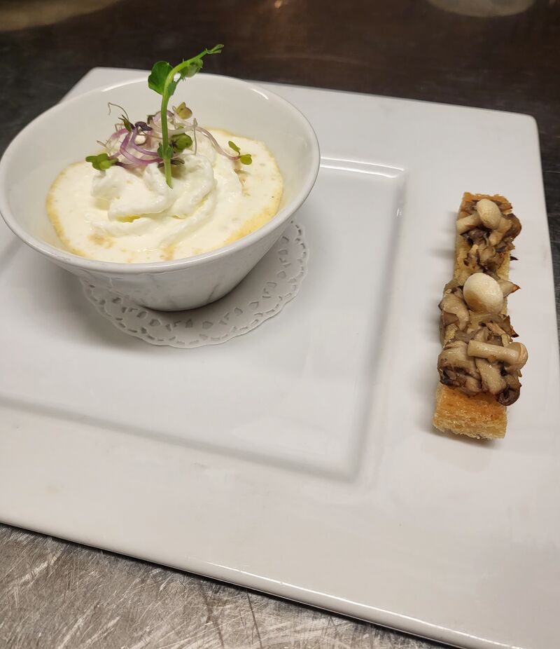 La bruschetta de champignons et velouté, espuma reblochon