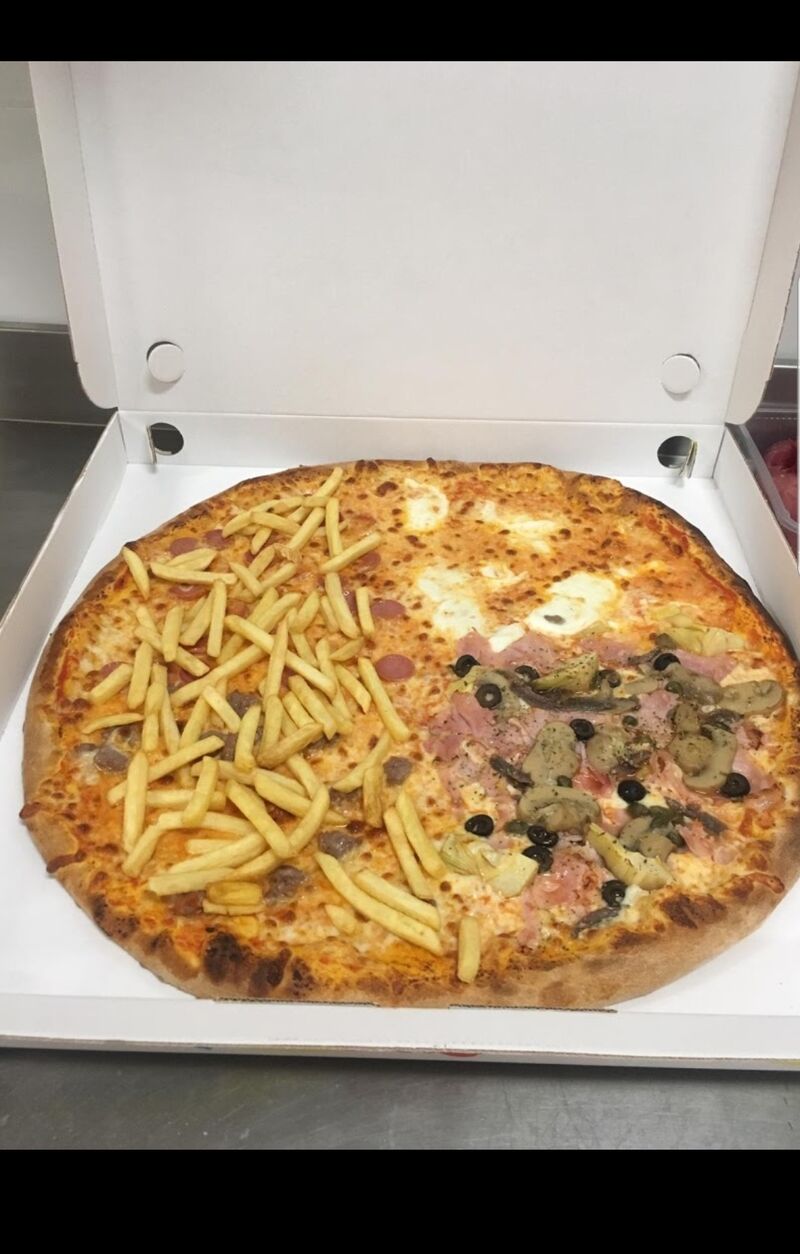 Pizza famigliare con tre colori. 